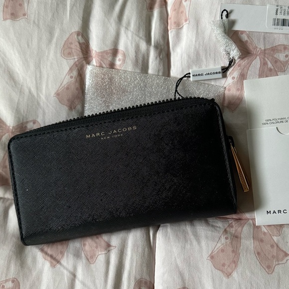 Marc Jacobs Handbags - Marc Jacobs Women's Continental Wallet Black Wallets
